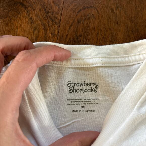 Strawberry Shortcake Girls XS Top Tee Boxy Fit White Pink NEW - Picture 3 of 4